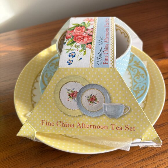 The English Table Fine China Afternoon Tea Set - Brand New - Gift able! - Picture 3 of 7